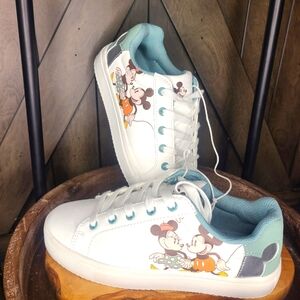 Disney Mickry and Friends Girls Character Sneakers 2024 Size 4 New‎ Without Tags